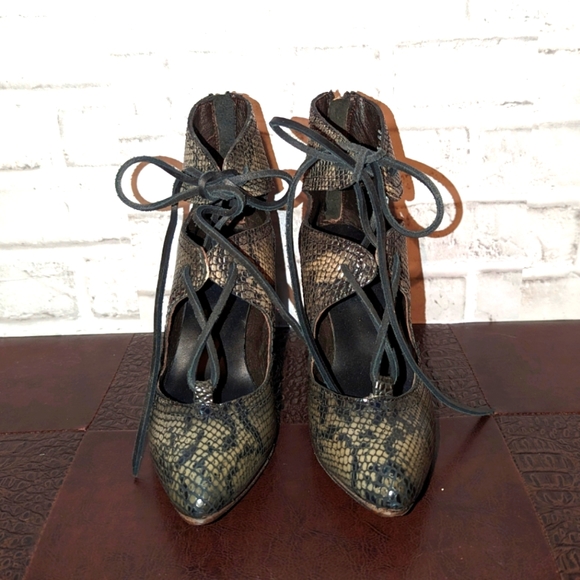 FreeBird Joyce Booties in Green Snake Size 7 - Picture 3 of 10